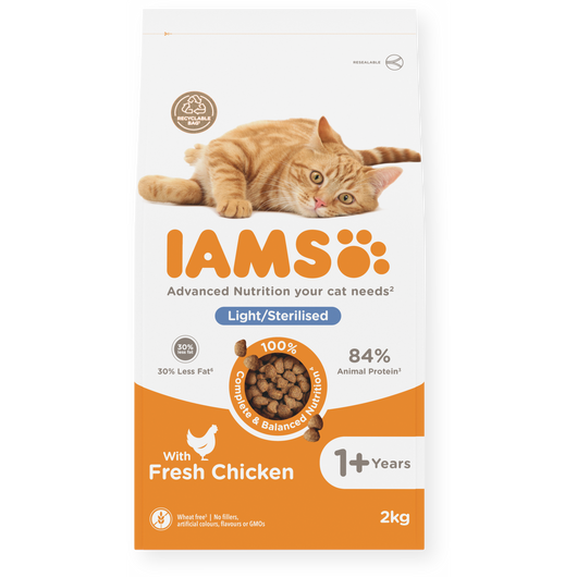 IAMS Advanced Nutrition Light in Fat / Sterilised Adult Cat Food with Fresh Chicken, 2kg