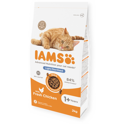 IAMS Advanced Nutrition Light in Fat / Sterilised Adult Cat Food with Fresh Chicken, 2kg