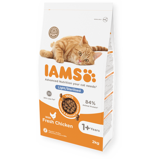 IAMS Advanced Nutrition Light in Fat / Sterilised Adult Cat Food with Fresh Chicken, 2kg